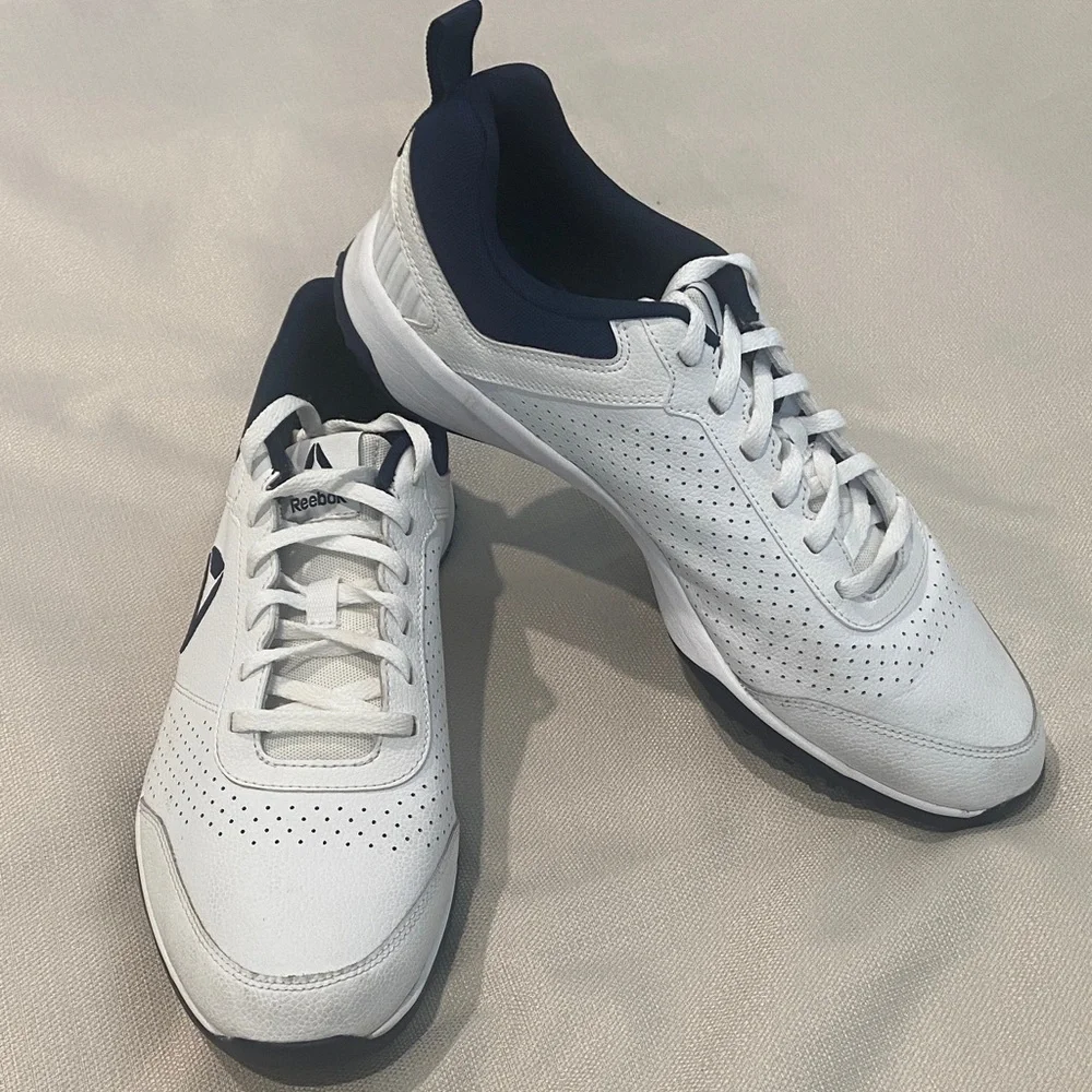Reebok Men's White and Dark Blue Athletic Shoes. Size 10,5